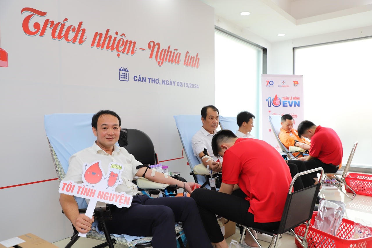 EVNGENCO2 hiến tặng 111 đơn vị máu trong ngày đầu tiên tổ chức tuần lễ hồng EVN lần X