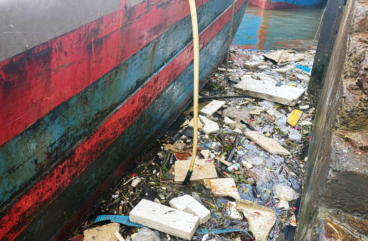 Ô nhiễm nước thải tại các cảng cá Quảng Ngãi