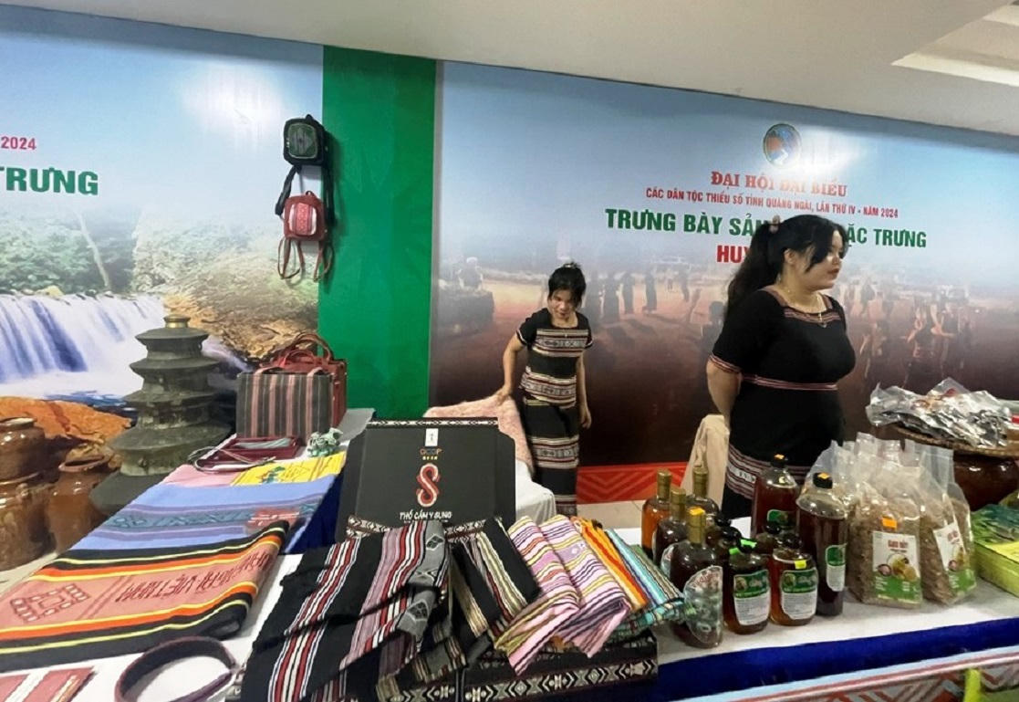 Phiên chợ 'mở đường' cho đặc sản miền núi Quảng Ngãi đến gần người tiêu dùng