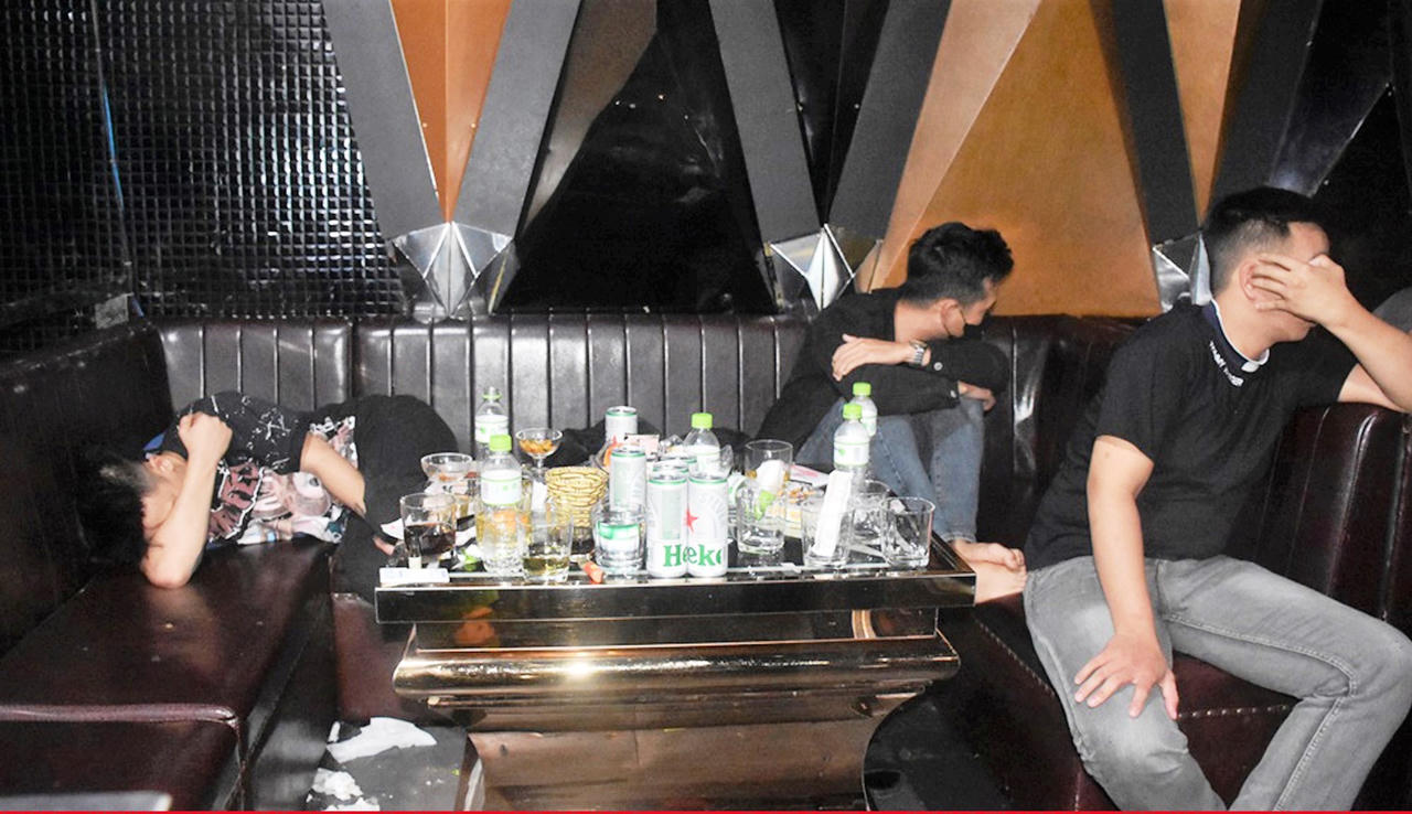 Đột kích quán bar ở Quảng Nam, tạm giữ 12 đối tượng liên quan đến ma túy