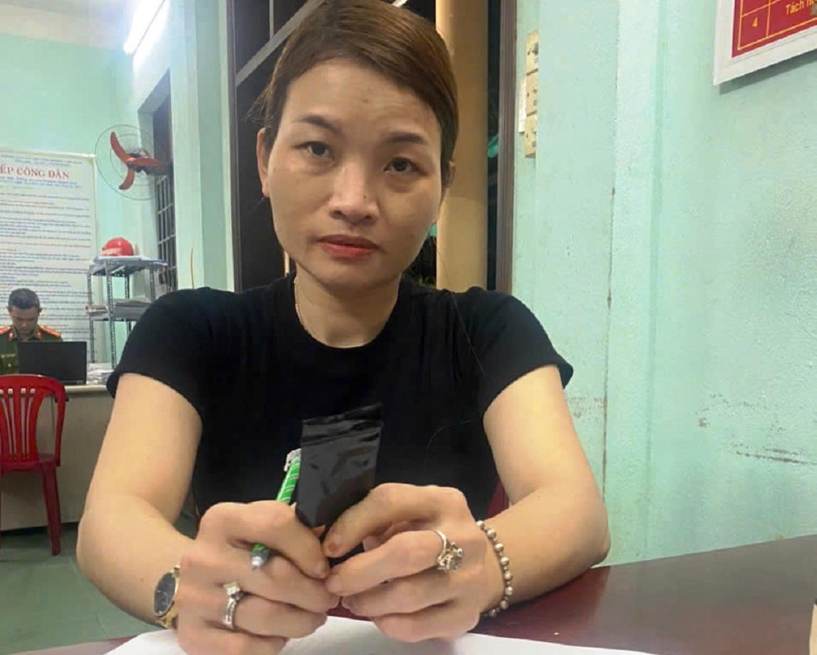 Đột kích quán karaoke, phát hiện 7 'dân chơi' đang phê ma túy