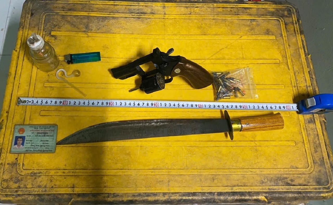 Phát hiện "con nghiện" tàng trữ “hàng nóng”