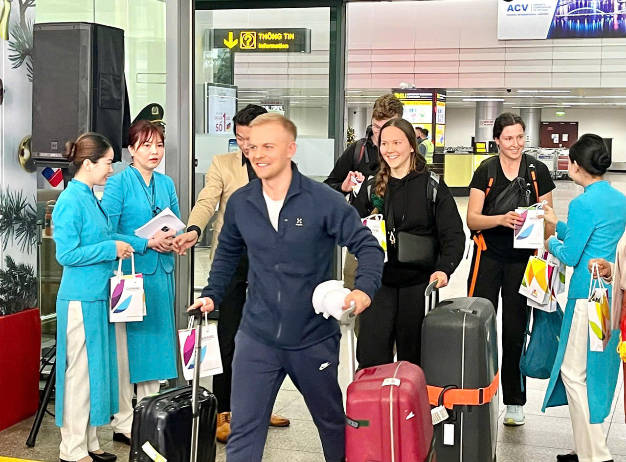 Đà Nẵng rộn ràng đón hàng nghìn du khách “xông đất” năm mới 2025