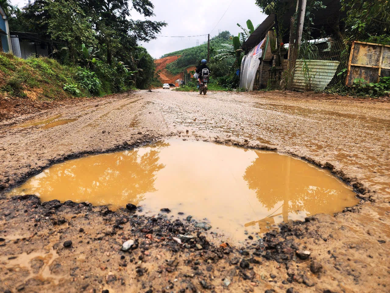 'Ẩn họa' trên tuyến đường thuộc dự án liên kết vùng miền Trung tỉnh Quảng Nam 