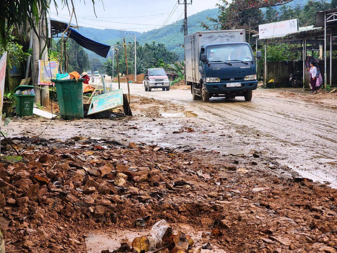 'Ẩn họa' trên tuyến đường thuộc dự án liên kết vùng miền Trung tỉnh Quảng Nam 