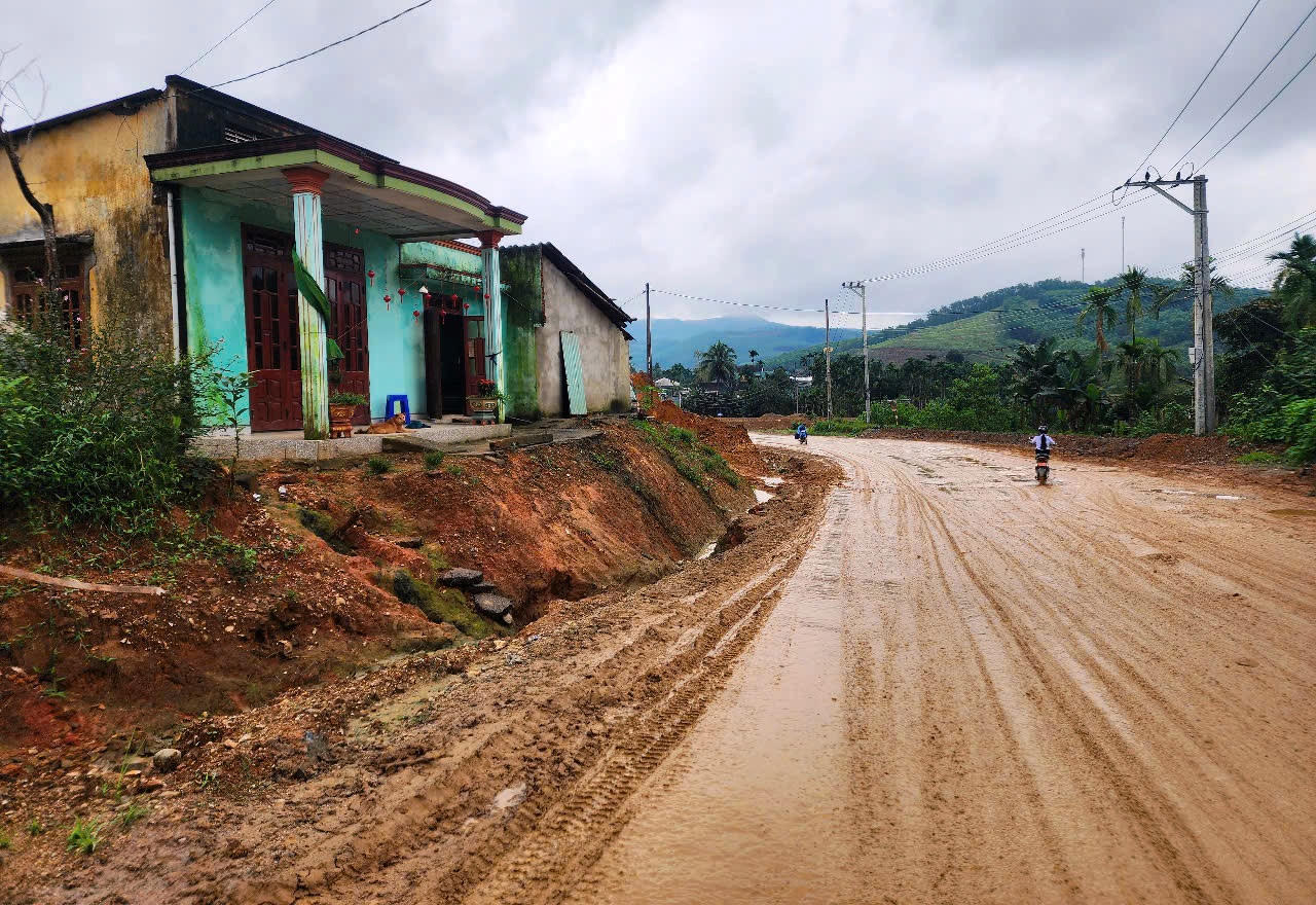 'Ẩn họa' trên tuyến đường thuộc dự án liên kết vùng miền Trung tỉnh Quảng Nam 