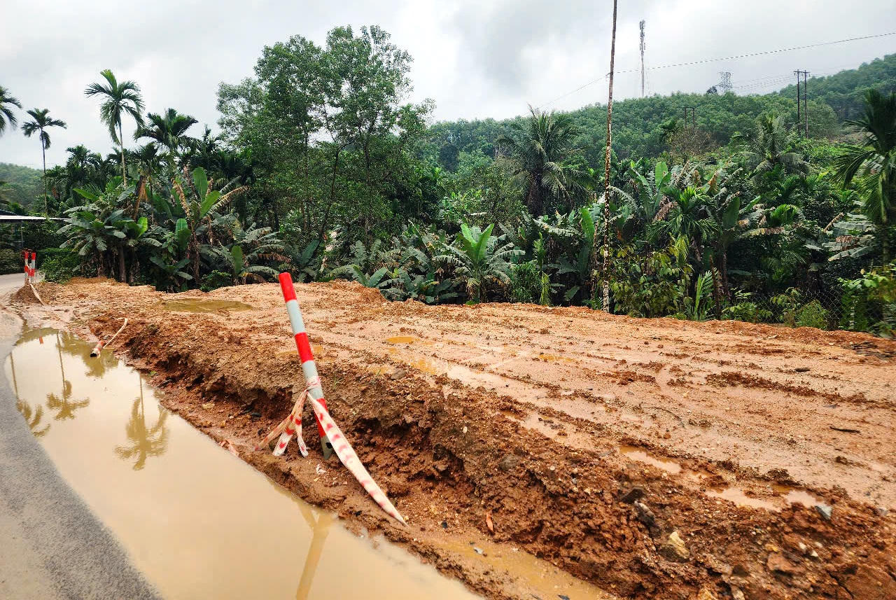 'Ẩn họa' trên tuyến đường thuộc dự án liên kết vùng miền Trung tỉnh Quảng Nam 