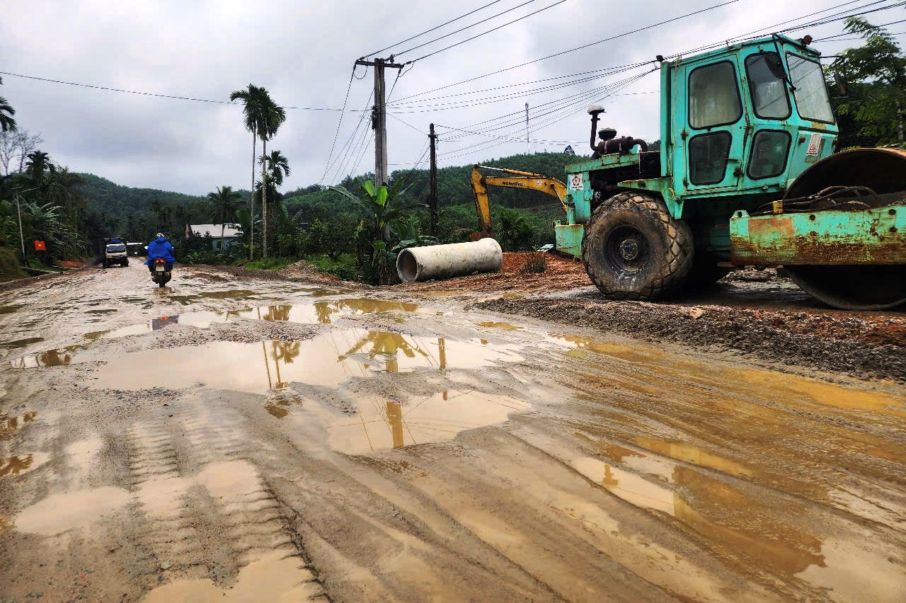 'Ẩn họa' trên tuyến đường thuộc dự án liên kết vùng miền Trung tỉnh Quảng Nam 