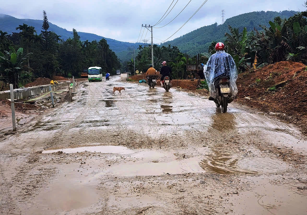 'Ẩn họa' trên tuyến đường thuộc dự án liên kết vùng miền Trung tỉnh Quảng Nam 