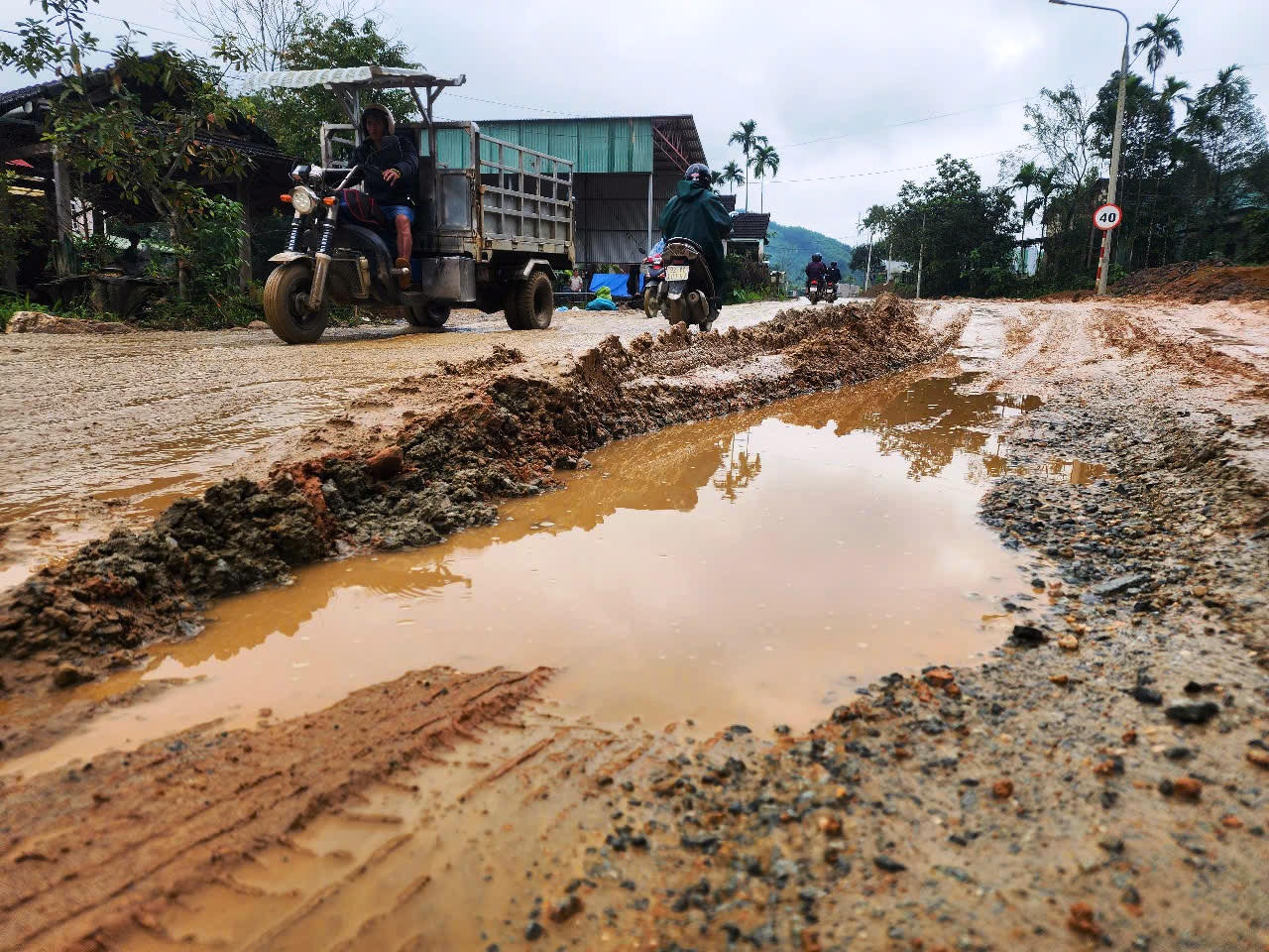 'Ẩn họa' trên tuyến đường thuộc dự án liên kết vùng miền Trung tỉnh Quảng Nam 