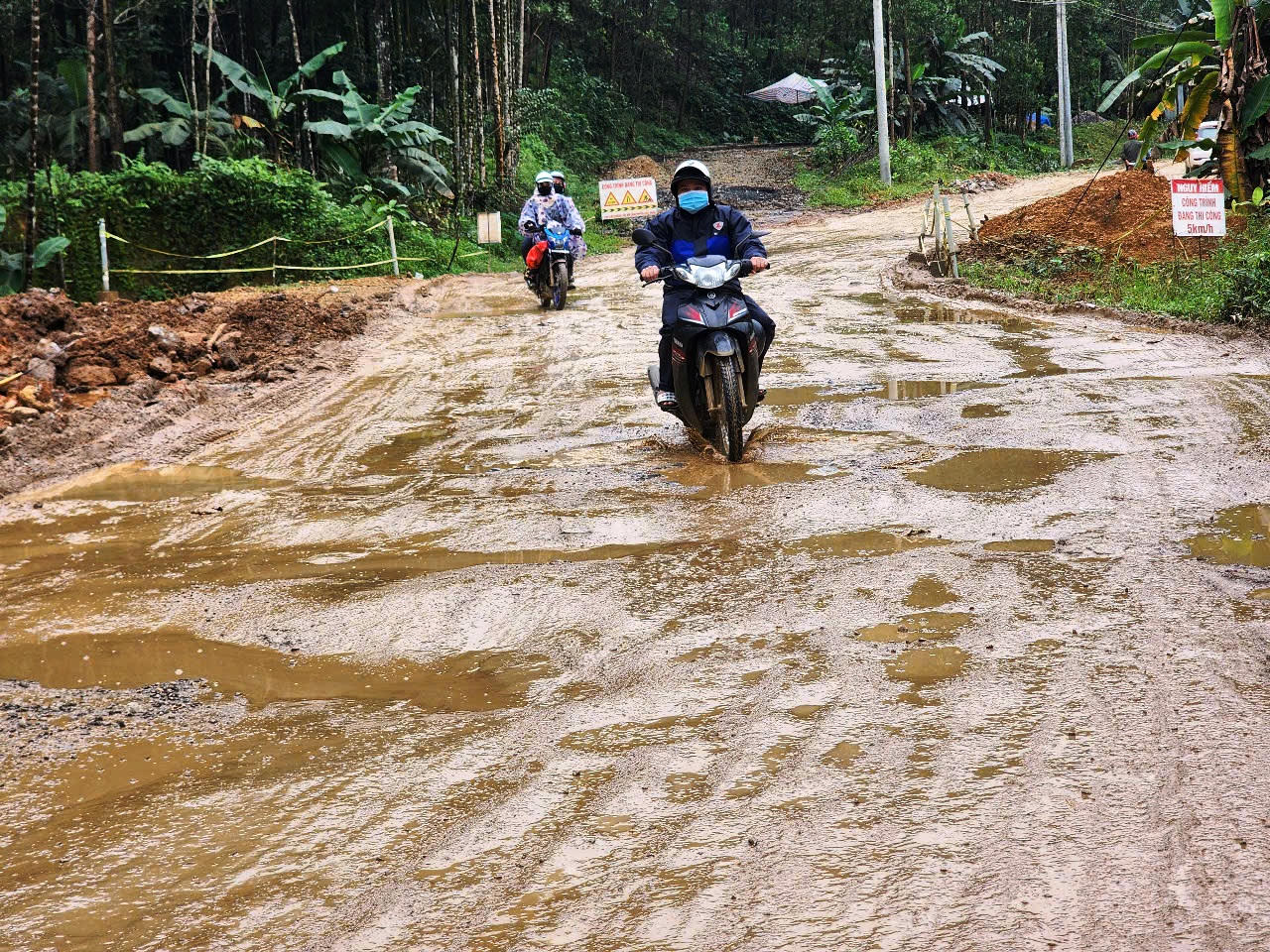 'Ẩn họa' trên tuyến đường thuộc dự án liên kết vùng miền Trung tỉnh Quảng Nam 