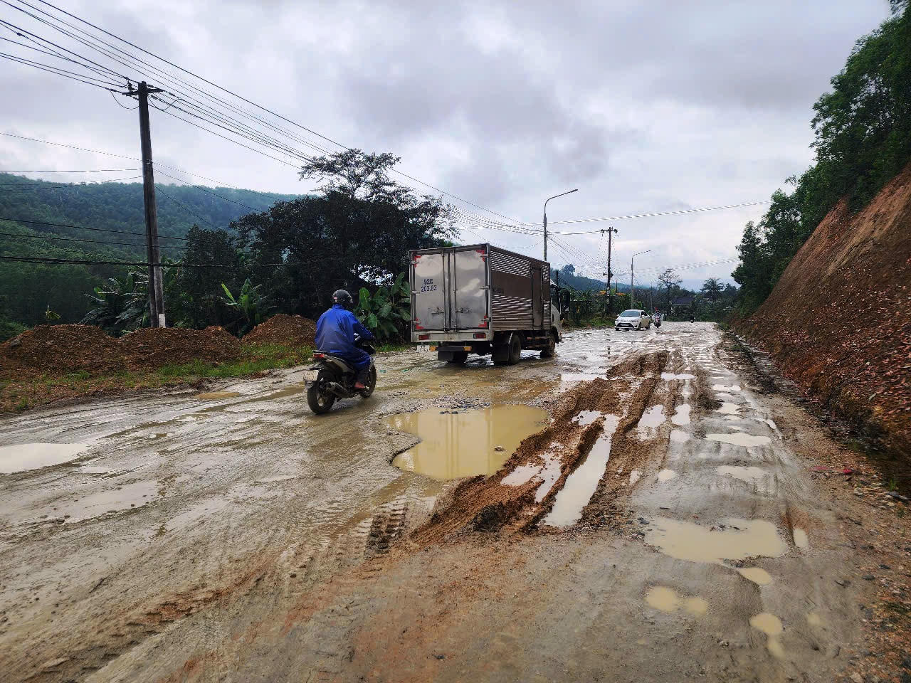 'Ẩn họa' trên tuyến đường thuộc dự án liên kết vùng miền Trung tỉnh Quảng Nam 