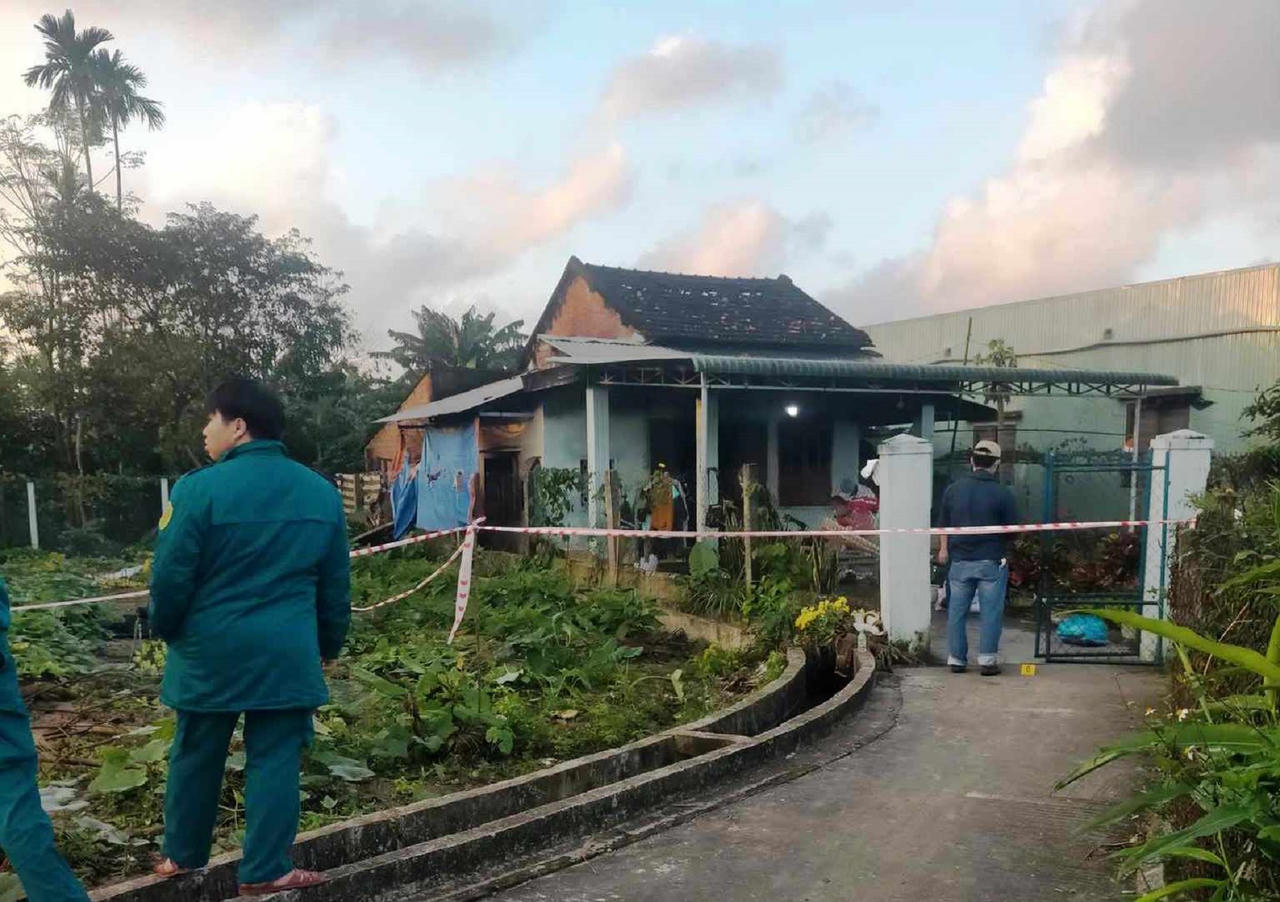 Ngôi nhà bốc cháy lúc rạng sáng, hai vợ chồng tử vong