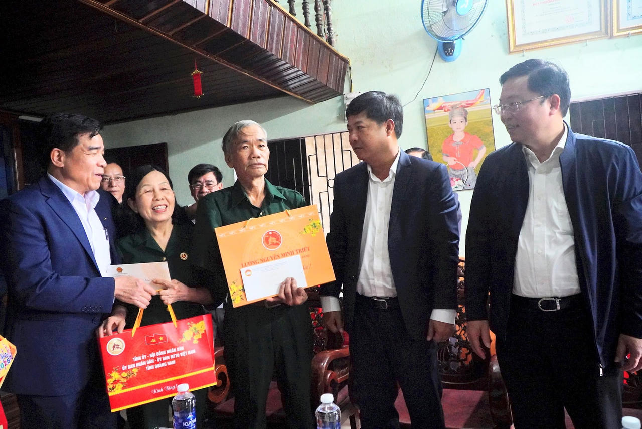 Phó Thủ tướng Thường trực Nguyễn Hoà Bình thăm, chúc Tết tại Quảng Nam