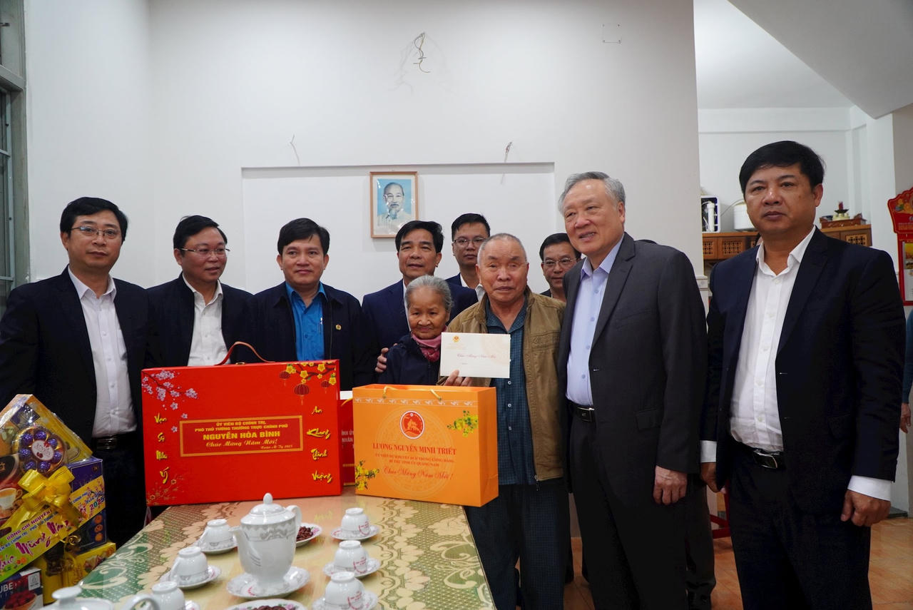 Phó Thủ tướng Thường trực Nguyễn Hoà Bình thăm, chúc Tết tại Quảng Nam