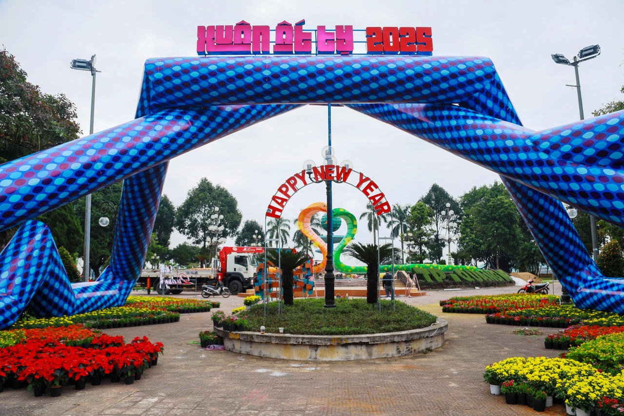 Các tỉnh miền Trung “trình làng” linh vật Tết Ất Tỵ 2025