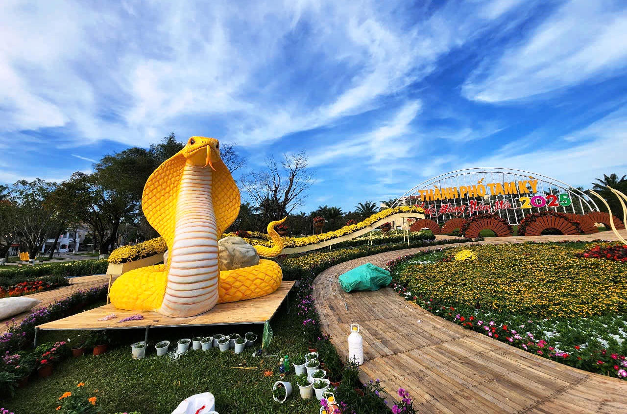 Các tỉnh miền Trung “trình làng” linh vật Tết Ất Tỵ 2025