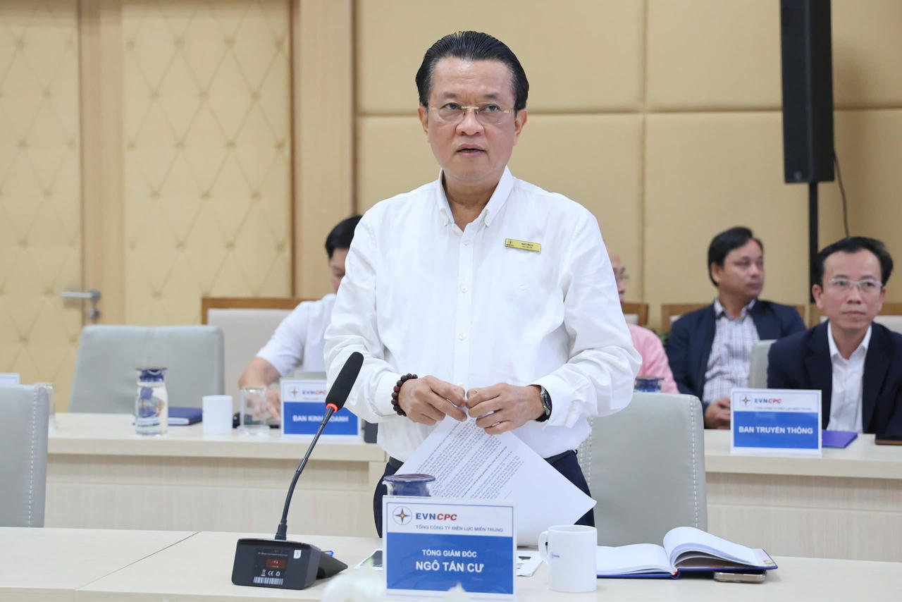 Thứ trưởng Bộ Công thương làm việc với EVNCPC về đảm bảo điện Tết Ất Tỵ 2025