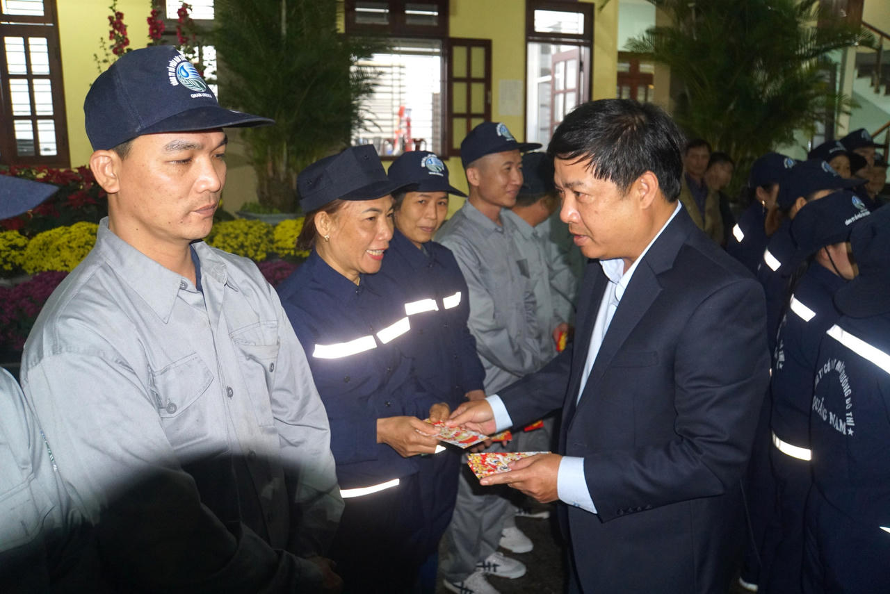 Những lời chúc, món quà ý nghĩa 'thay lời cảm ơn' đến lực lượng trực đêm giao thừa