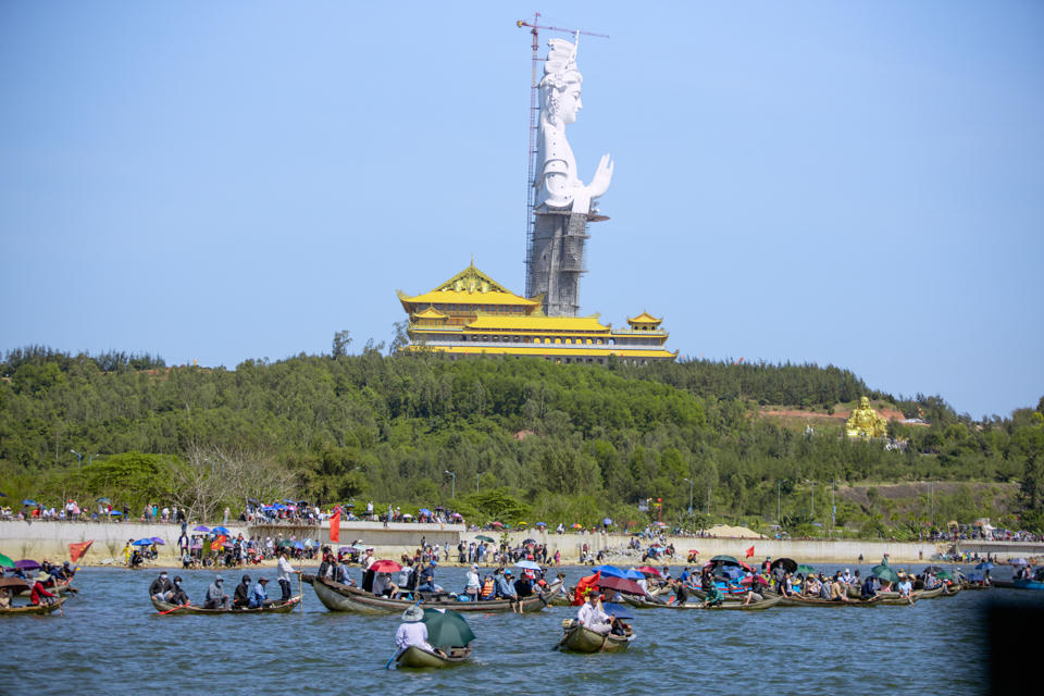 Đầu năm cùng chiêm bái ngôi chùa có tượng Quan Âm cao nhất Đông Nam Á