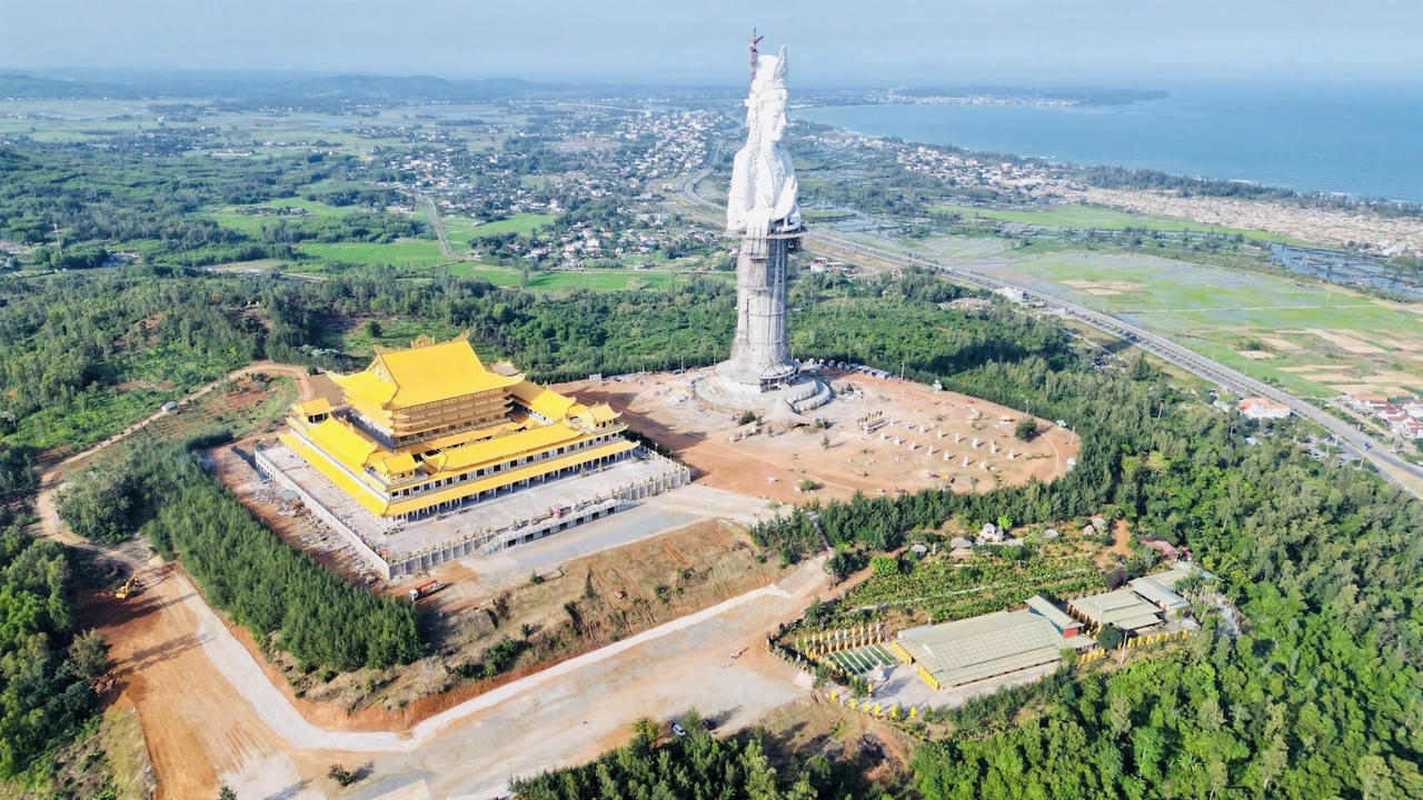 Đầu năm cùng chiêm bái ngôi chùa có tượng Quan Âm cao nhất Đông Nam Á