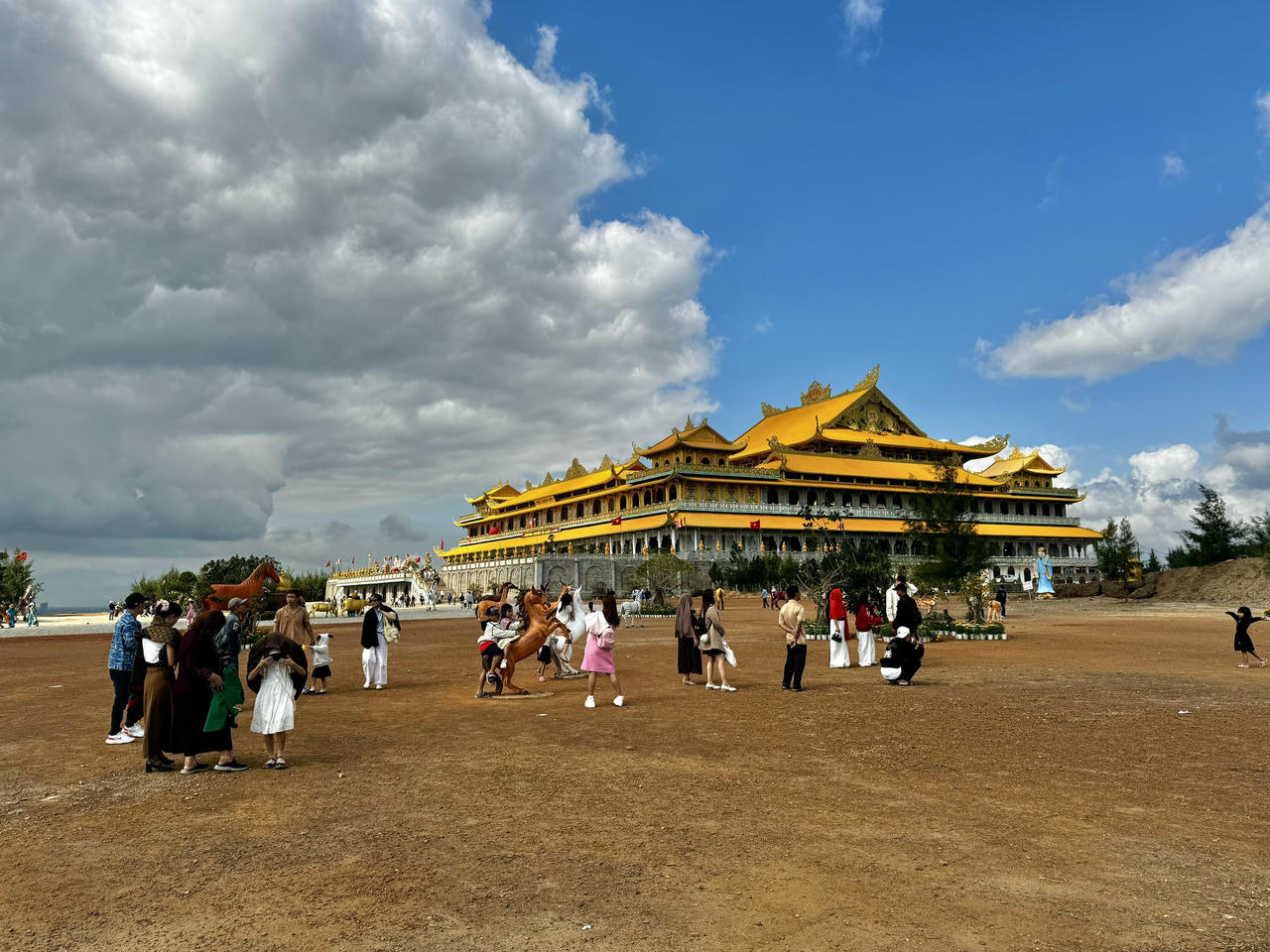 Đầu năm cùng chiêm bái ngôi chùa có tượng Quan Âm cao nhất Đông Nam Á