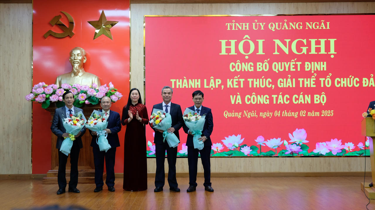 5 cán bộ thuộc quản lý của Ban Thường vụ Tỉnh ủy Quảng Ngãi xin nghỉ hưu trước tuổi