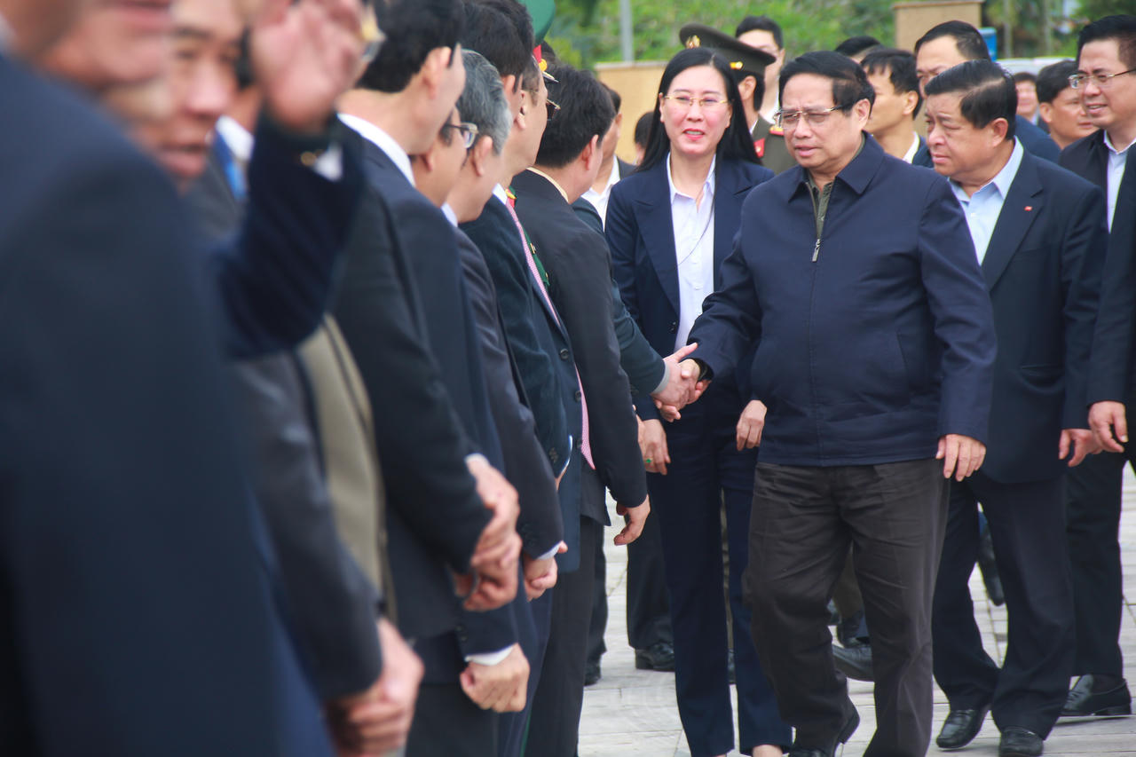 Thủ tướng Phạm Minh Chính dâng hương tại Khu lưu niệm Thủ tướng Phạm Văn Đồng