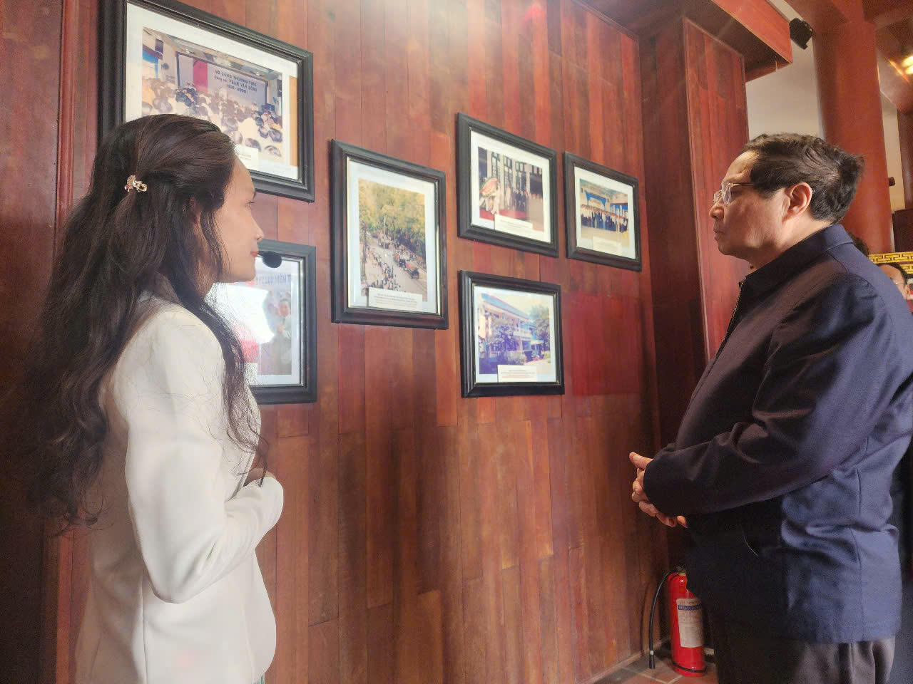 Thủ tướng Phạm Minh Chính dâng hương tại Khu lưu niệm Thủ tướng Phạm Văn Đồng