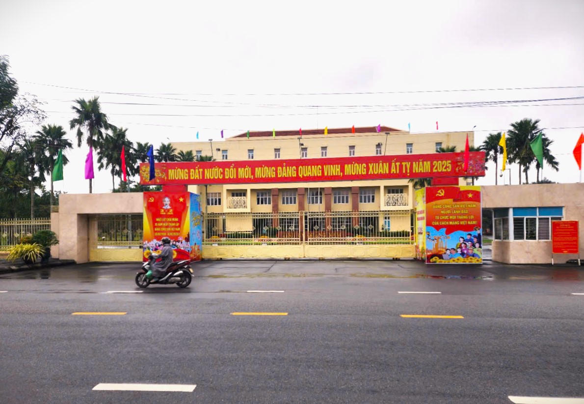 11 lãnh đạo Huyện ủy ở Quảng Nam xin nghỉ hưu sớm