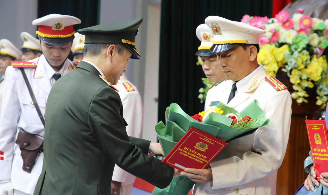 22 lãnh đạo cấp phòng, cấp huyện Công an tỉnh Quảng Nam xin nghỉ hưu sớm