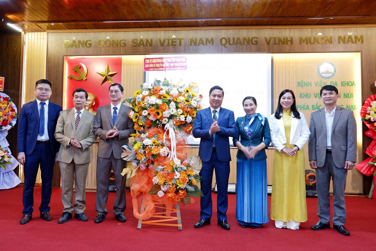 Các tỉnh miền Trung tri ân đội ngũ y, bác sĩ nhân 70 năm ngày thầy thuốc Việt Nam