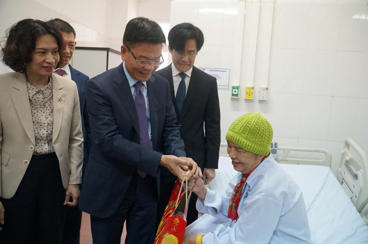 Phó Thủ tướng Lê Thành Long thăm Bệnh viện C Đà Nẵng