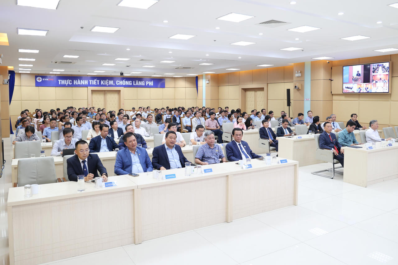 Sáp nhập Ban QLDA Điện nông thôn miền Trung vào Ban QLDA Lưới điện miền Trung 