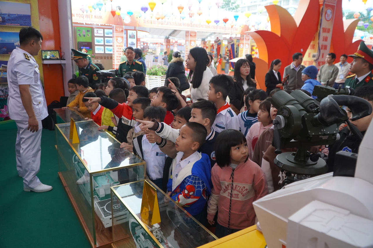 Hành trình 50 năm phát triển tỉnh Quảng Nam qua tư liệu và sản phẩm đặc trưng