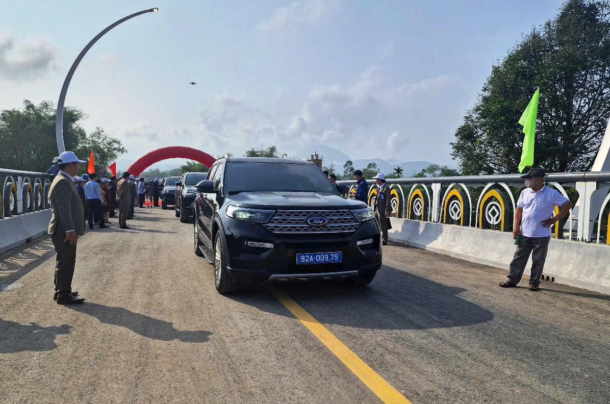 Quảng Nam thông xe kỹ thuật hai cầu bắc qua hai con sông lớn nhất tỉnh