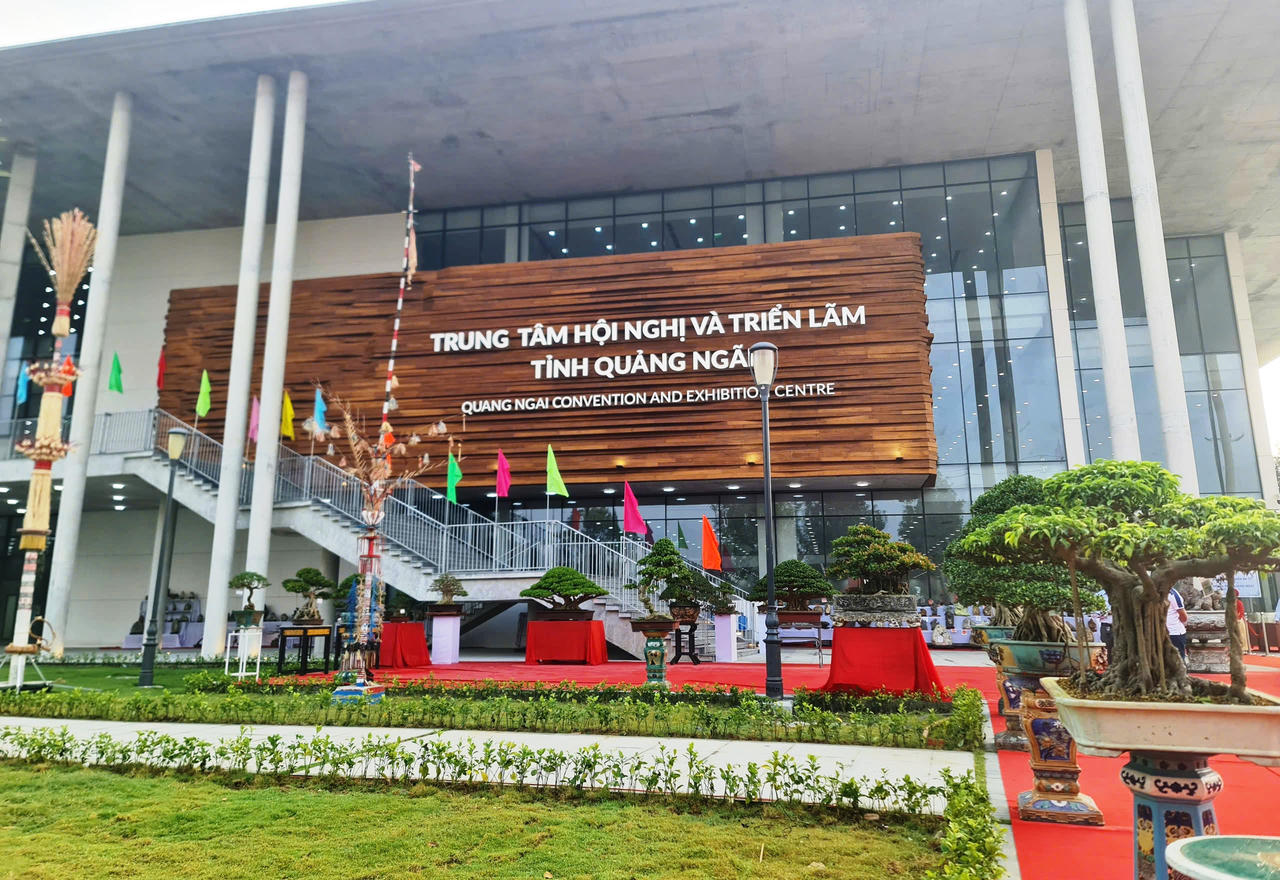 Quảng Ngãi gắn biển công trình 300 tỷ đồng chào mừng đại hội Đảng bộ tỉnh