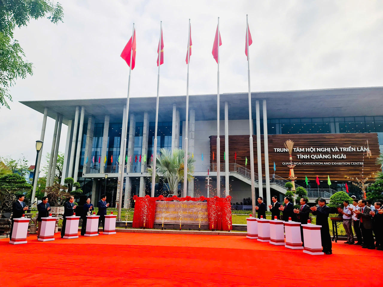 Quảng Ngãi gắn biển công trình 300 tỷ đồng chào mừng đại hội Đảng bộ tỉnh