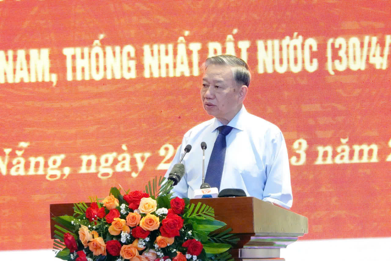 Tổng Bí thư gặp mặt cán bộ lão thành cách mạng, người có công, gia đình chính sách tiêu biểu khu vực miền Trung - Tây Nguyên