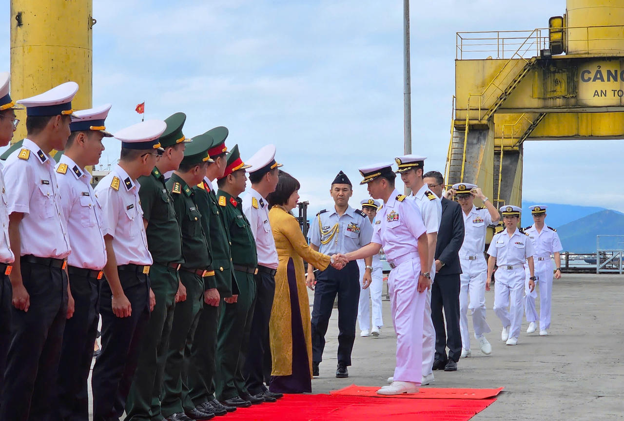 Tàu huấn luyện Suzunami của Nhật Bản thăm hữu nghị Đà Nẵng