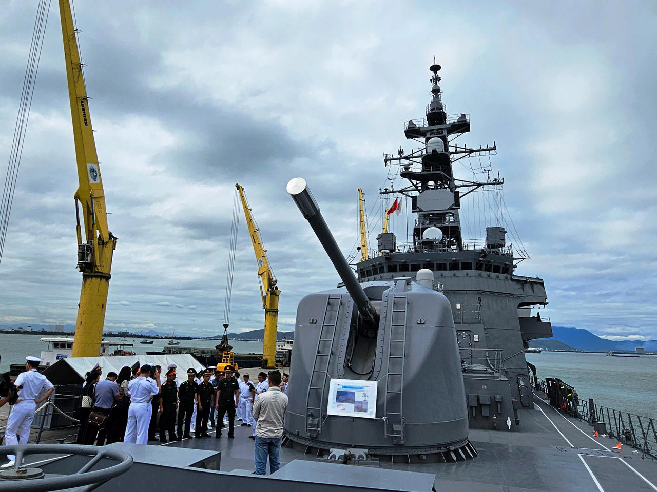 Tàu huấn luyện Suzunami của Nhật Bản thăm hữu nghị Đà Nẵng