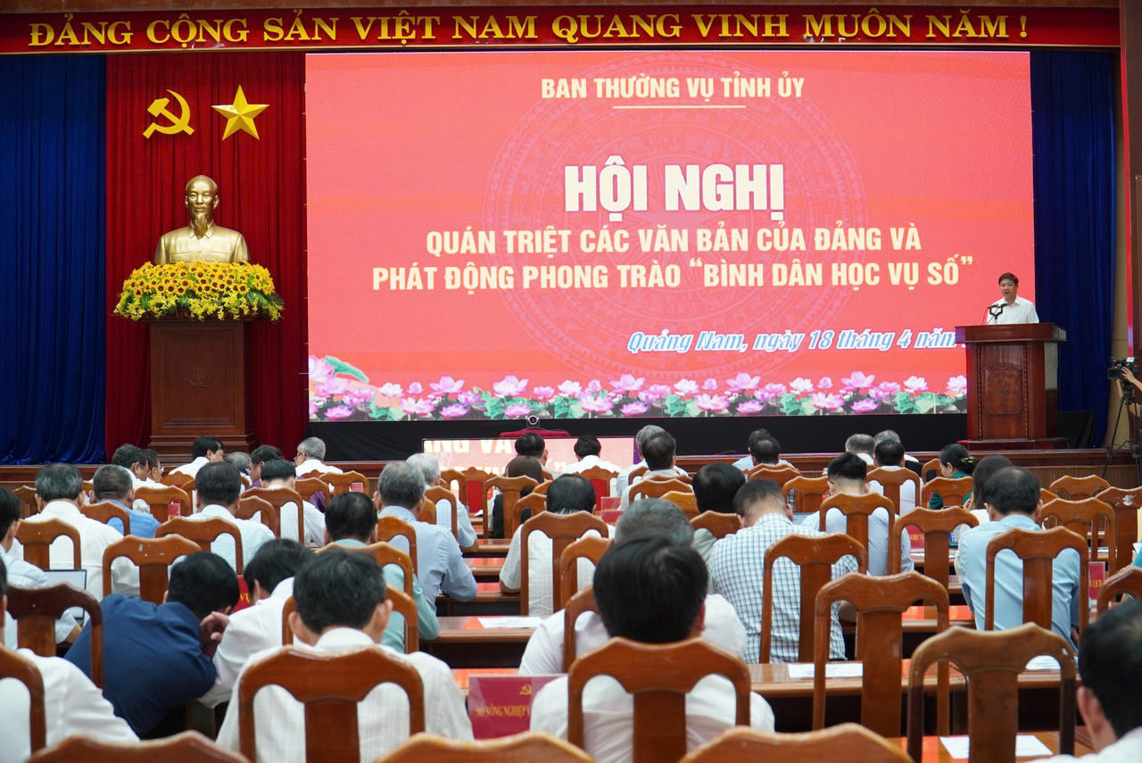 Quảng Nam phát động phong trào "bình dân học vụ số" toàn dân bước vào kỷ nguyên chuyển đổi số 