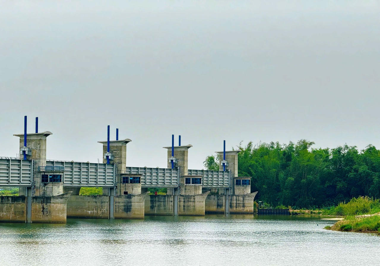 Cận cảnh công trình nghìn tỷ “đắp chiếu” suốt 6 năm bên sông Trà Khúc