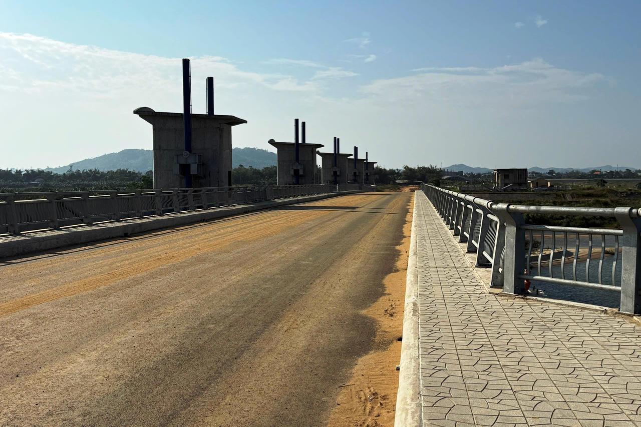 Cận cảnh công trình nghìn tỷ “đắp chiếu” suốt 6 năm bên sông Trà Khúc