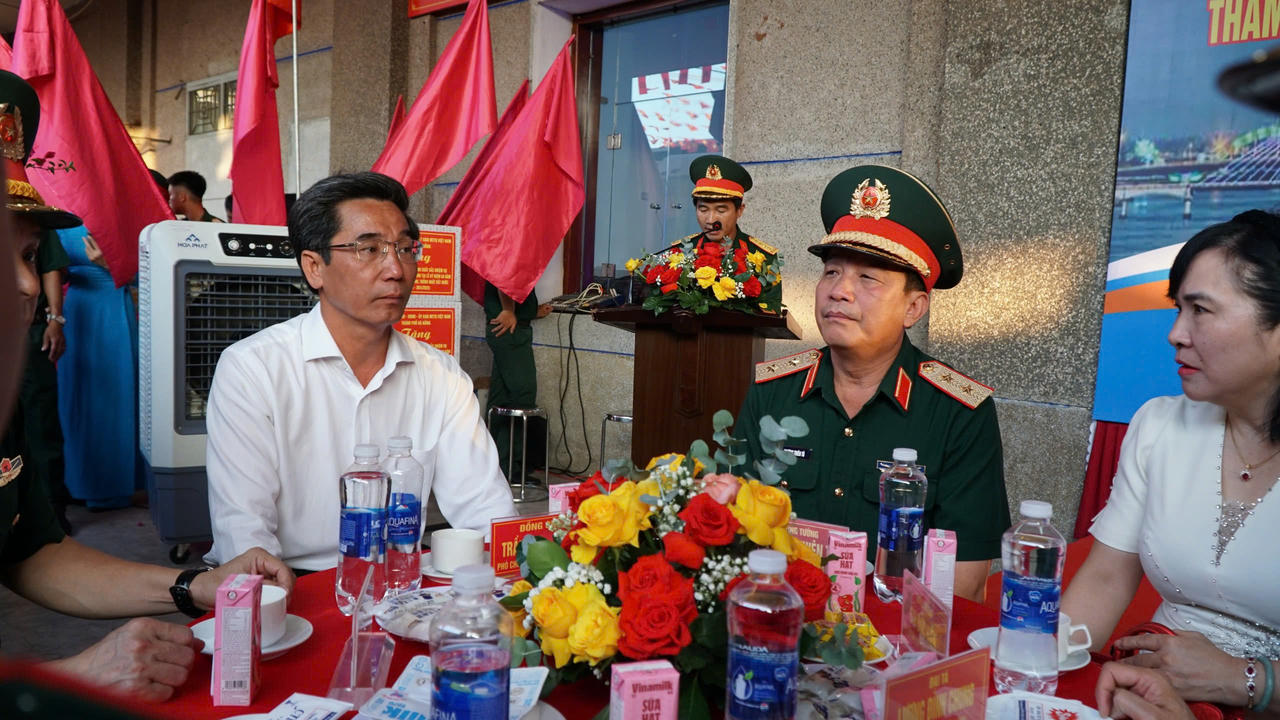 Đà Nẵng trang trọng đón đoàn diễu binh, diễu hành về đơn vị