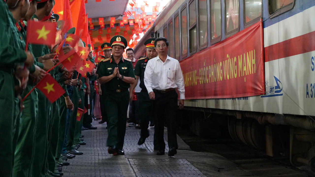 Đà Nẵng trang trọng đón đoàn diễu binh, diễu hành về đơn vị