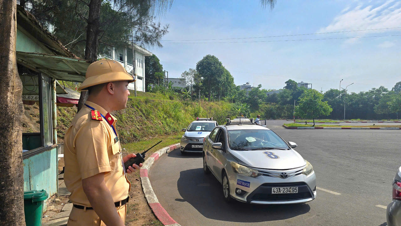 2 địa phương tổ chức kỳ sát hạch cấp giấy phép lái xe đầu tiên do lực lượng công an chủ trì