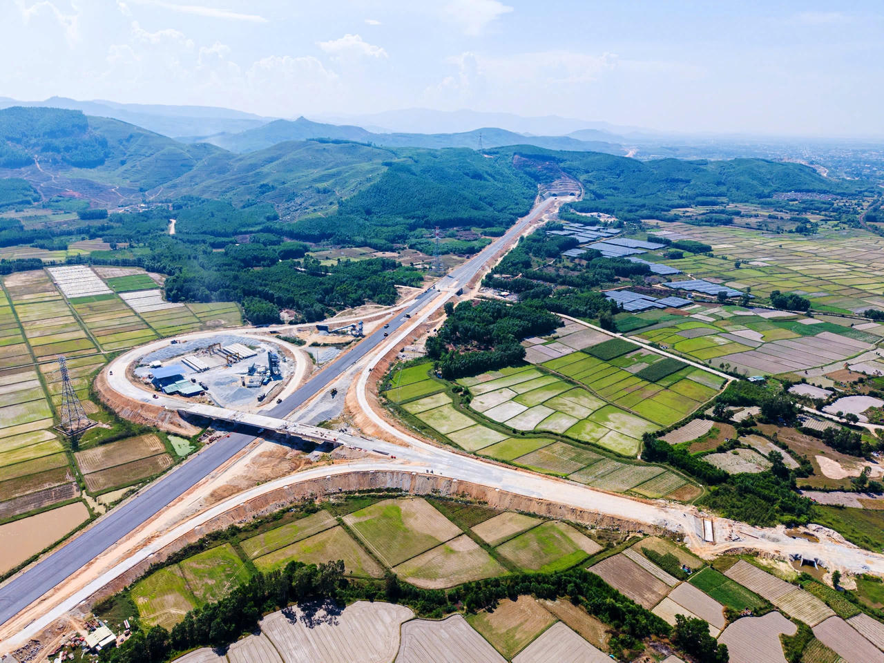 Khẩn trương tháo gỡ “nút thắt” trên cao tốc Quảng Ngãi – Hoài Nhơn