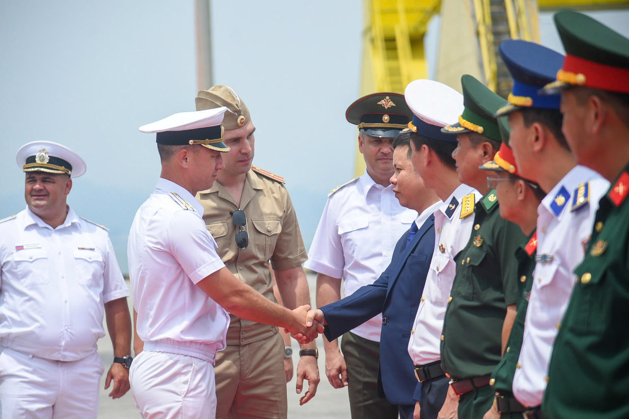 Chiến hạm Nga cập cảng Đà Nẵng