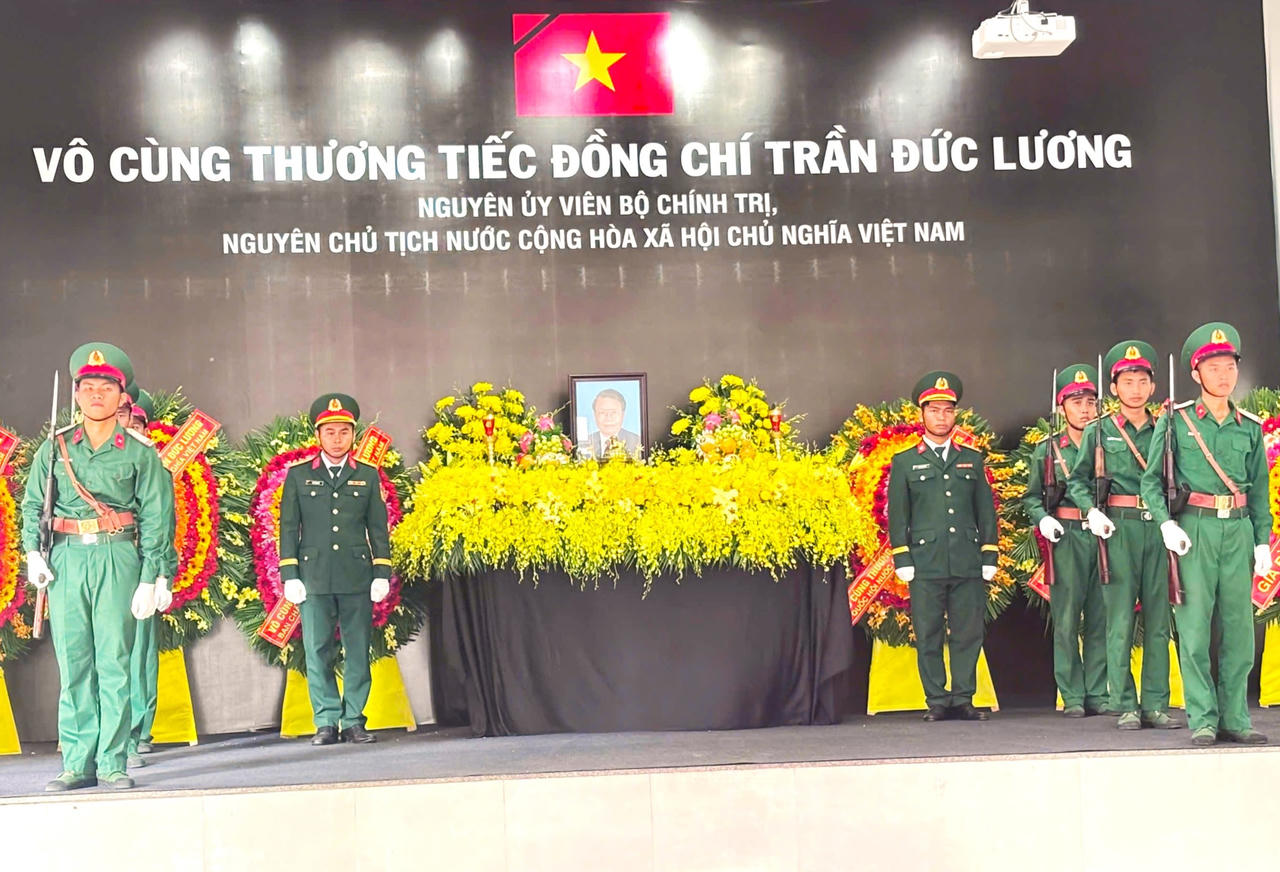 Trang nghiêm Lễ viếng nguyên Chủ tịch nước Trần Đức Lương tại quê nhà Quảng Ngãi